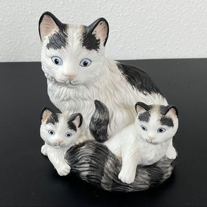VTG Homco  mother cat with kittens figurine